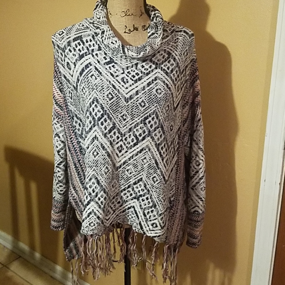 Boho type sweater with fringes